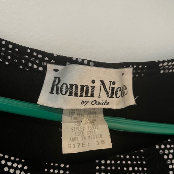 Women’s Vintage Ronni Nicole Size 18 stretch Dressy Tank - Picture 2 of 3